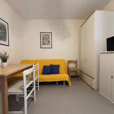 Lovely With Balcony - Beahost Apartamento