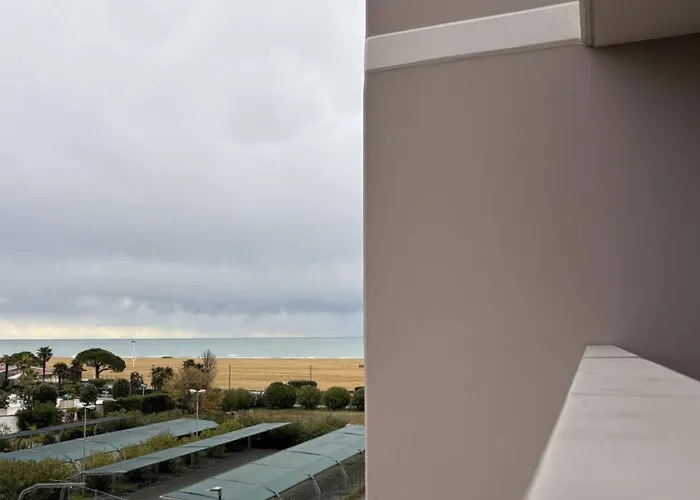 Lovely With Balcony - Beahost