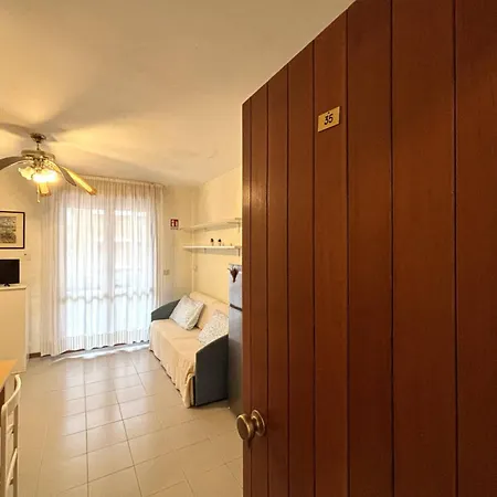 Lovely With Balcony - Beahost بيبيوني