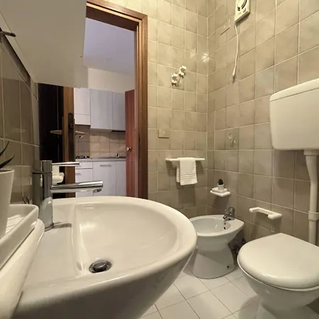 Lovely With Balcony - Beahost Apartmán