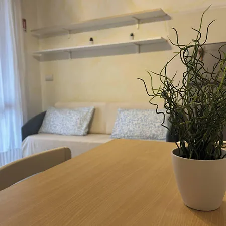 Lovely With Balcony - Beahost Apartmán *
