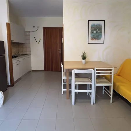 Lovely With Balcony - Beahost Apartmán