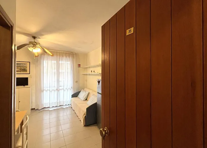 Lovely With Balcony - Beahost بيبيوني